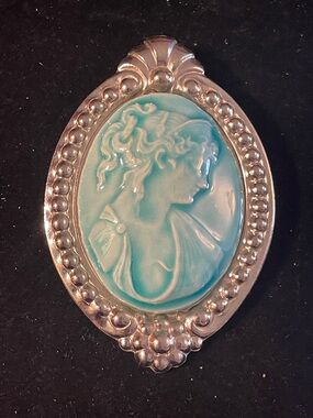 Vintage Blue Cameo Pin Brooch. Plastic. Costume Fashion Jewelry